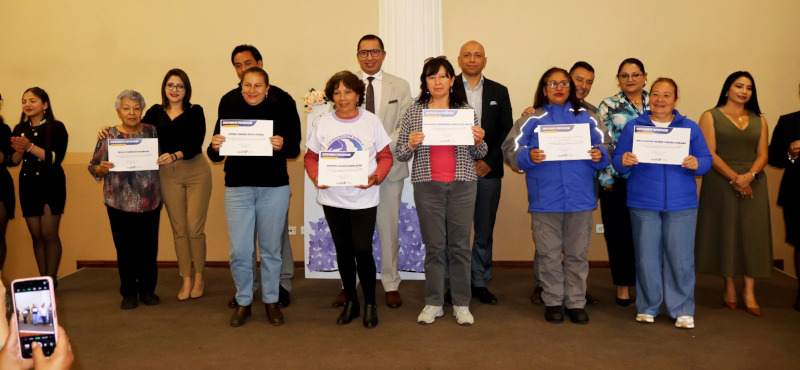 Más de 300 mujeres culminan proceso de capacitación “Manos que Lideran, Mujeres que Transforman” en Chimborazo